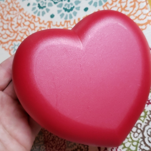 Tupperware heart shaped Container - Picture 4 of 4